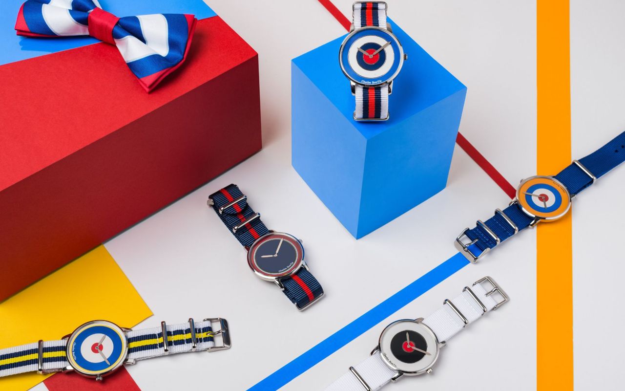 kolorowe zegarki Charles BowTie oraz kolorowe figury geometryczne